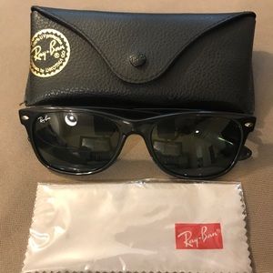 Ray-Ban New Wayfarer Classic RB 2132